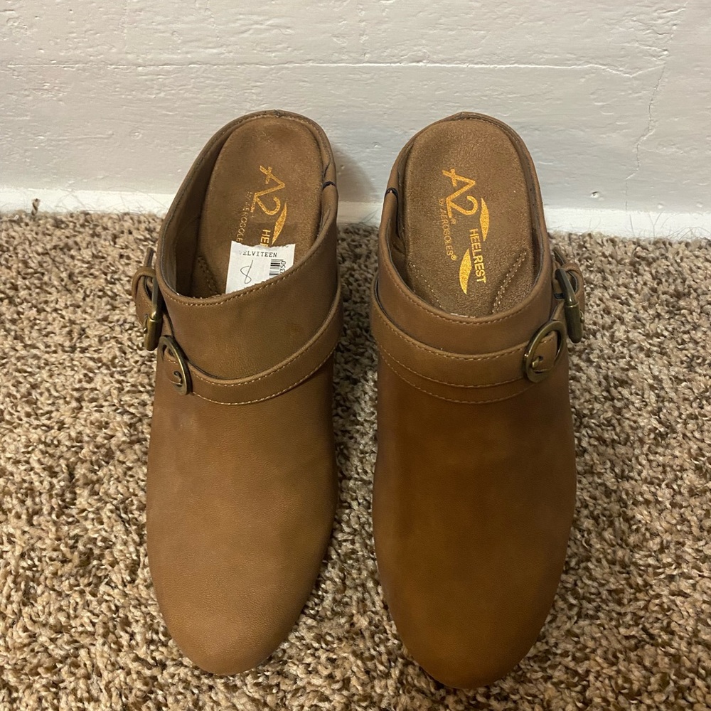 NWT Aerosoles slide on heels